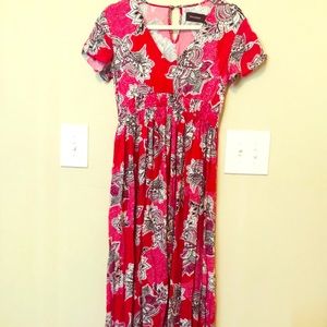 Flowing maxi dress with floral design
